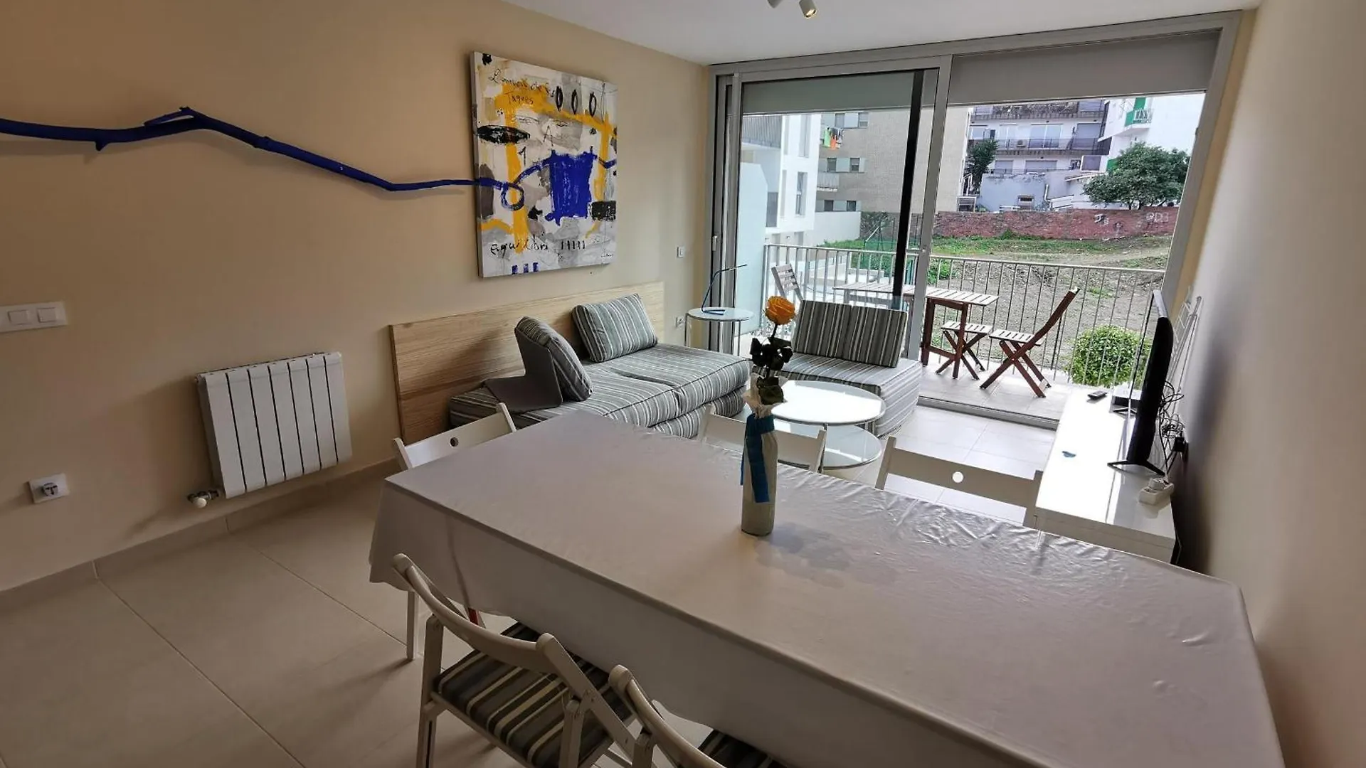 Apartamento Ideal En Llanca: Terraza, Parking Y Cerca De La Playa - Es-89-87